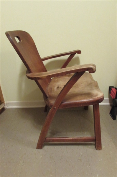 SOLID WOOD ANTIQUE CHAIR