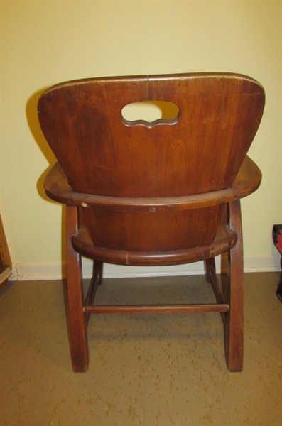 SOLID WOOD ANTIQUE CHAIR