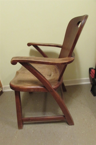 SOLID WOOD ANTIQUE CHAIR