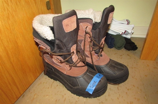 MEN'S SIZE 11 SNOW BOOTS & SOCKS