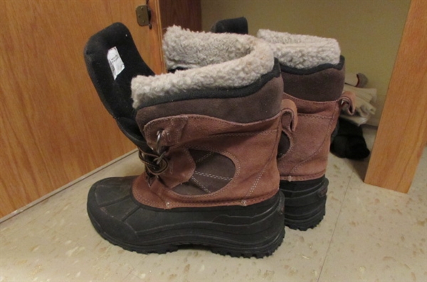 MEN'S SIZE 11 SNOW BOOTS & SOCKS