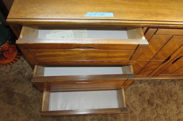 9 DRAWER 'BROOKSTONE' LADIES DRESSER -