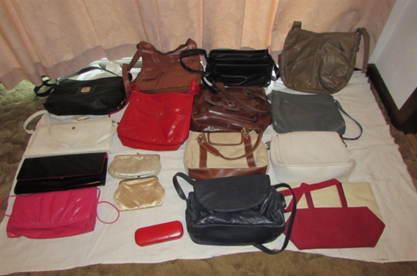 LARGE ASSORTMENT OF PURSES