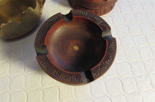 VINTAGE HEAVY BRASS BOWL & CARVED WOODEN BOWLS