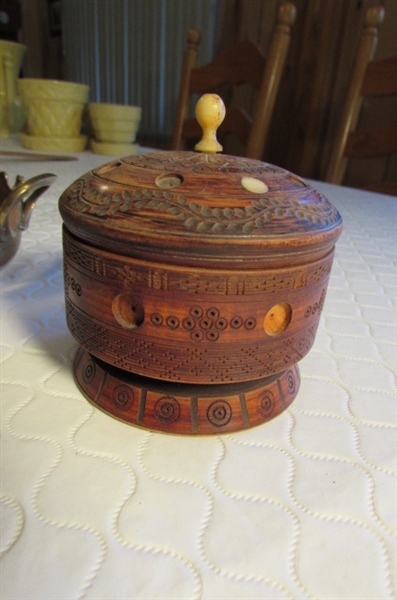 VINTAGE HEAVY BRASS BOWL & CARVED WOODEN BOWLS