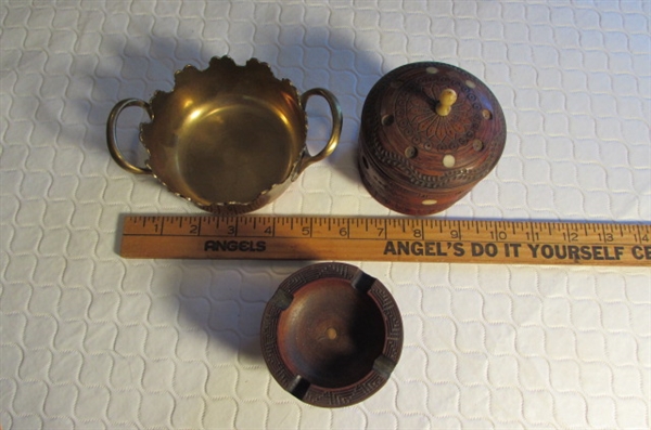 VINTAGE HEAVY BRASS BOWL & CARVED WOODEN BOWLS