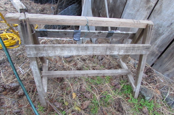 2 SAWHORSES, ROLLER & BENCH