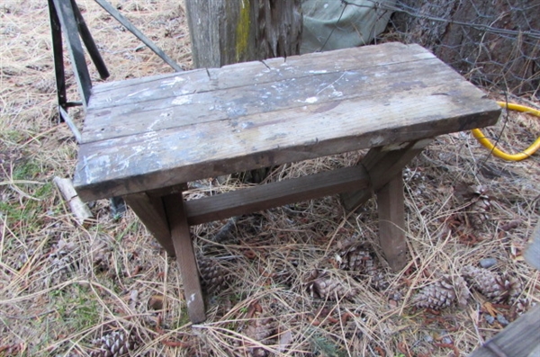 2 SAWHORSES, ROLLER & BENCH