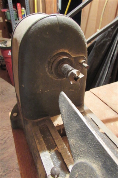 VINTAGE CRAFTSMAN BENCH WOOD LATHE