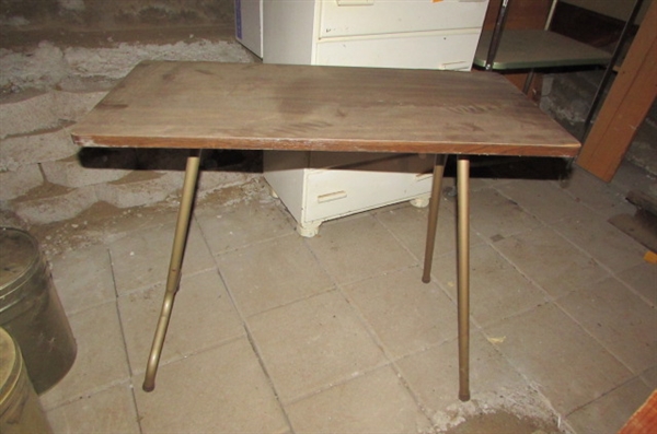 VINTAGE WOOD GRAIN FOLDING LAMINATE SEWING TABLE