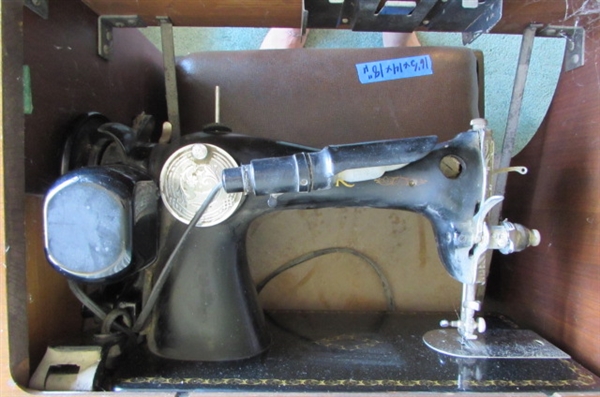 VINTAGE SINGER SEWING MACHINE IN WOODEN CABINET WITH PATTERNS & NOTIONS