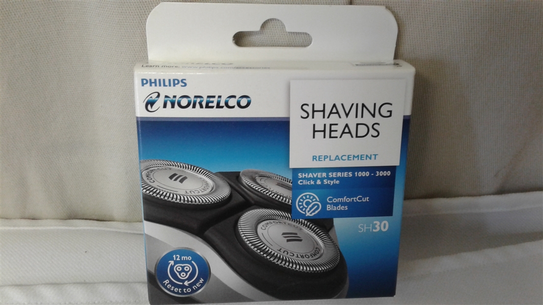 MENS GROOMING LOT INCLUDING NORELCO REPLACEMENT HEADS