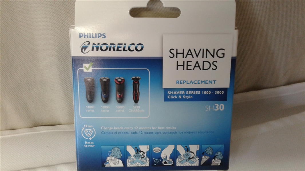 MENS GROOMING LOT INCLUDING NORELCO REPLACEMENT HEADS