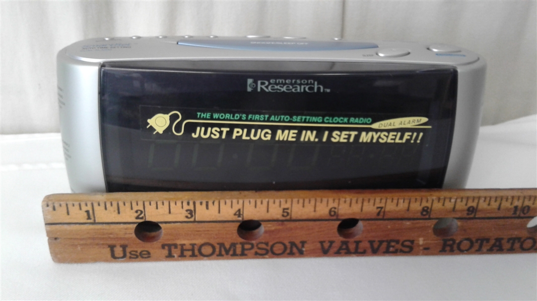 EMERSON RESEARCH JUMBO DISPLAY AUTO-SETTING CLOCK RADIO