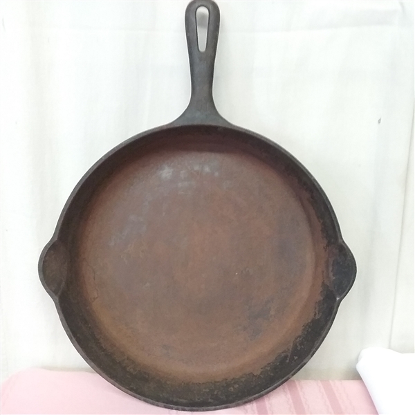 GRISWOLD CAST IRON PAN