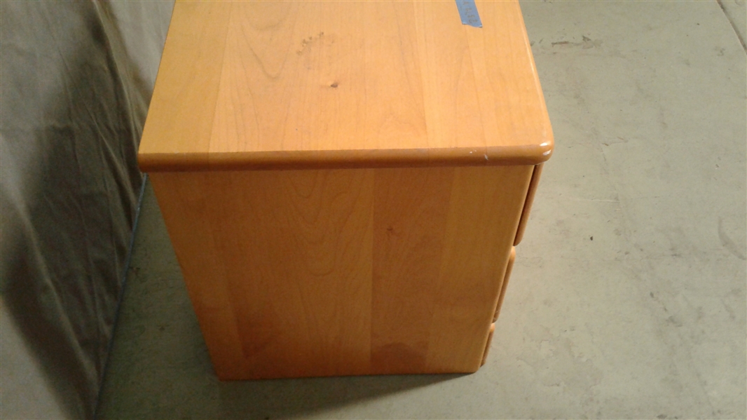 2 DRAWER BLONDE WOOD NIGHTSTAND *MATCHES LOT 22*