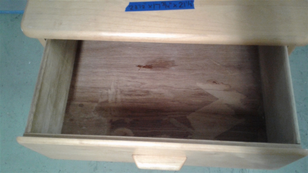 2 DRAWER BLONDE WOOD NIGHTSTAND *MATCHES LOT 22*