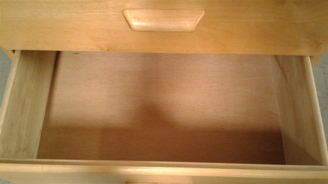 2 DRAWER BLONDE WOOD NIGHTSTAND *MATCHES LOT 22*
