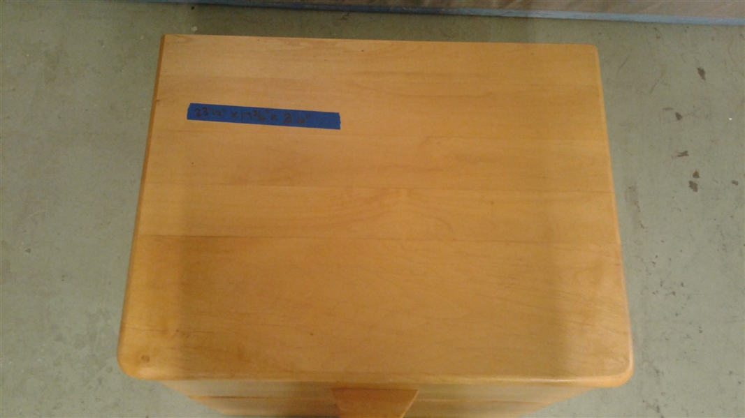 2 DRAWER BLONDE WOOD NIGHTSTAND 