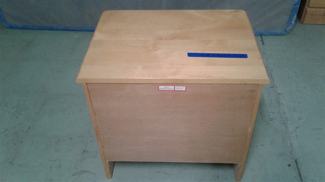 2 DRAWER BLONDE WOOD NIGHTSTAND 