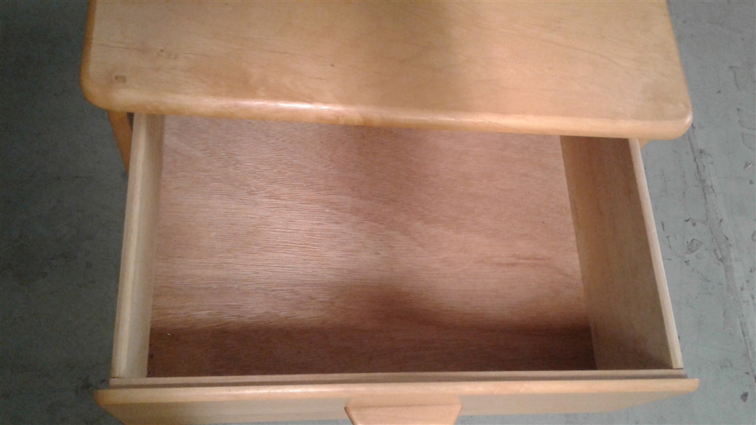 2 DRAWER BLONDE WOOD NIGHTSTAND 