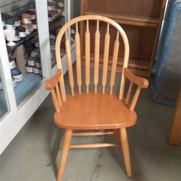 LARGE WOOD DINING TABLE & CHAIRS