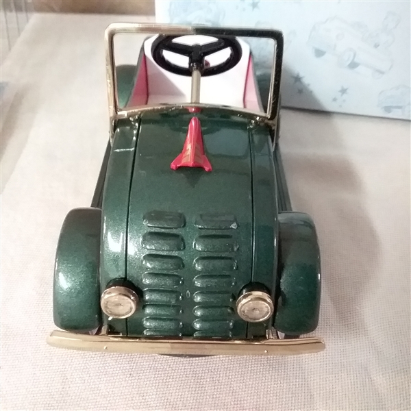 VINTAGE HALLMARK KIDDIE CAR CLASSIC 1934 CHRISTMAS CLASSIC 