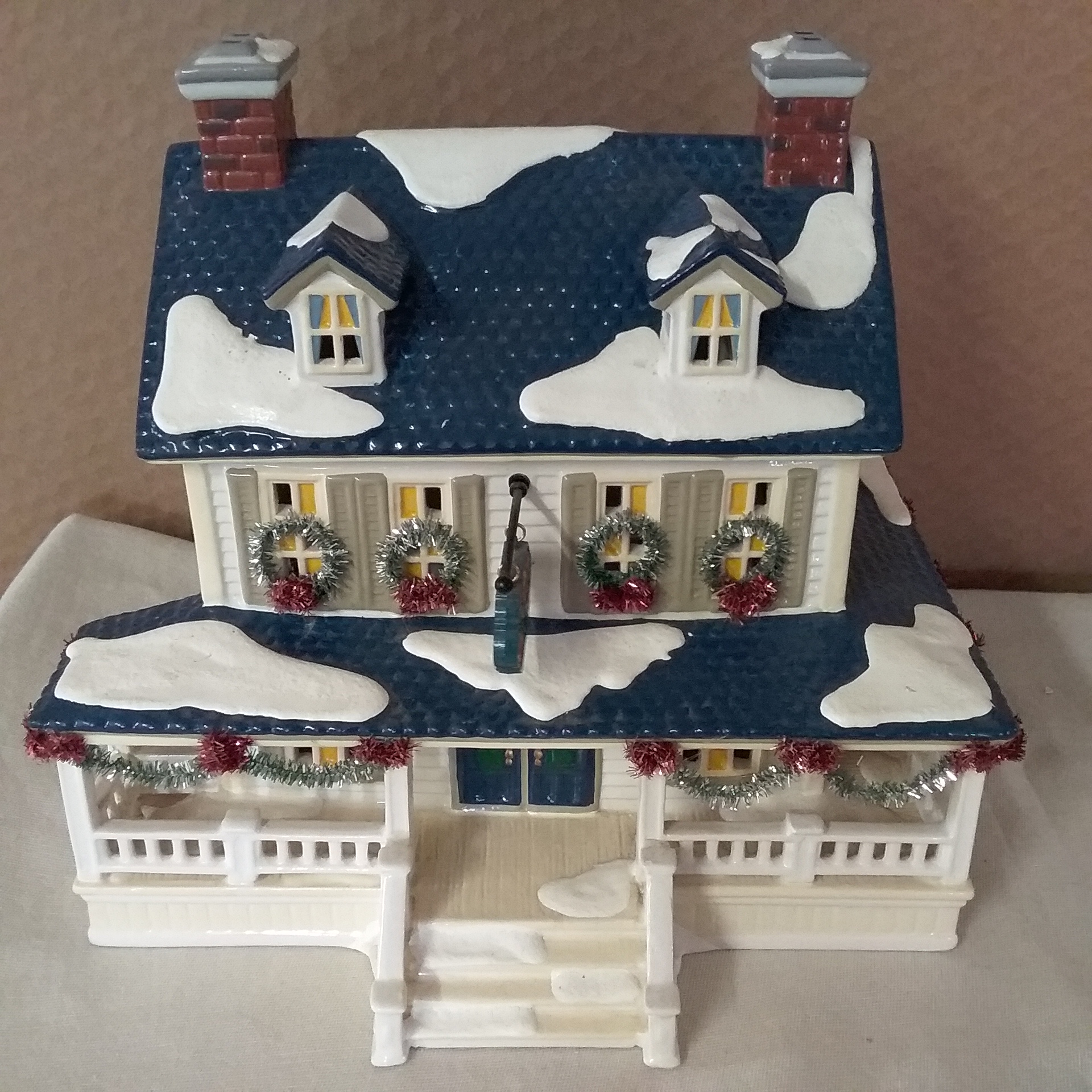 Lot Detail - DEPARTMENT 56 SNOWY PINES INN GIFT SET