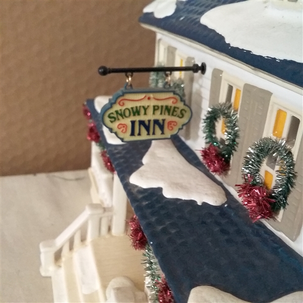 DEPARTMENT 56 SNOWY PINES INN GIFT SET