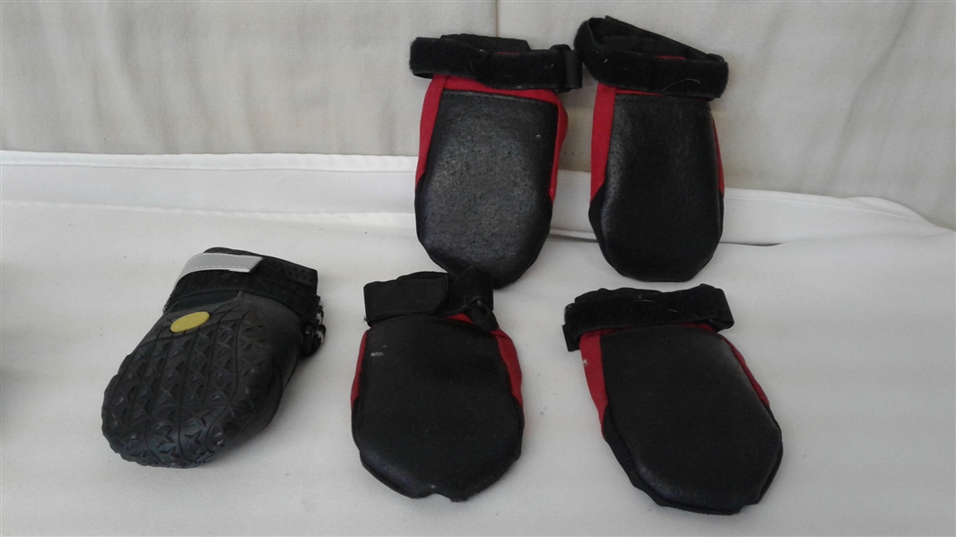 MEDIUM-LARGE DOG CARE LOT- LEASHES, SHOCK COLLAR, COLLARS, SAFETY VESTS, DOGGLES, AND MORE