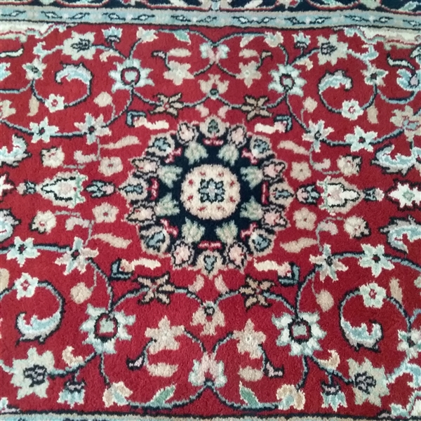 WOVEN WOOL RUG