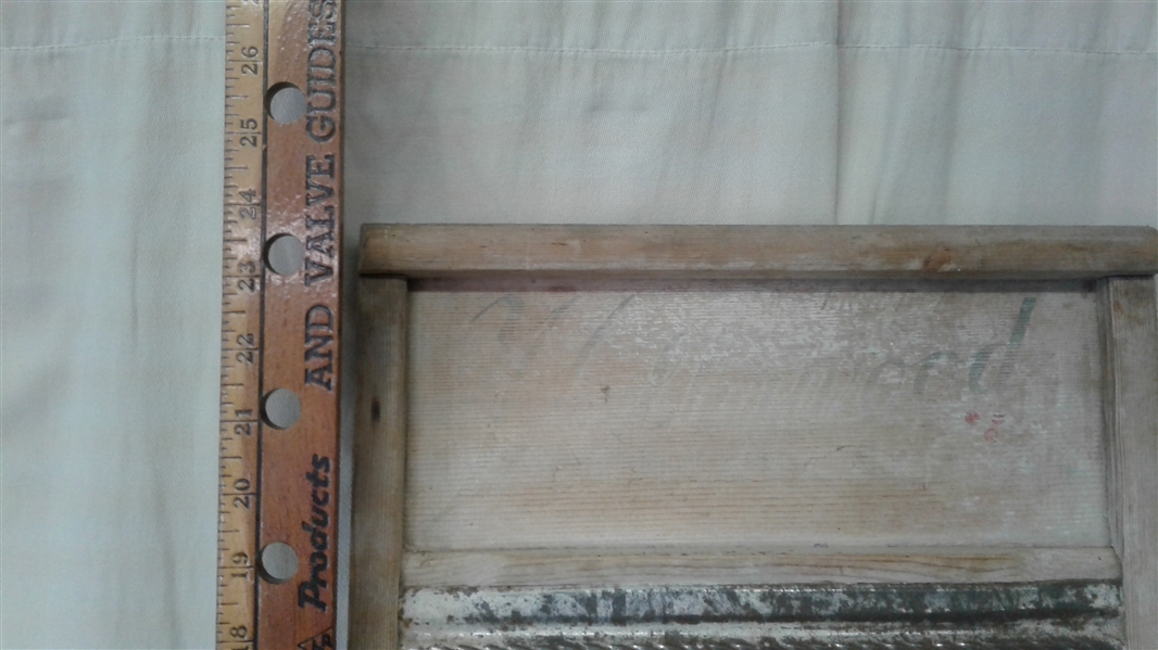 VINTAGE HOWARD MANUFACTURING COMPANY WASHBOARD