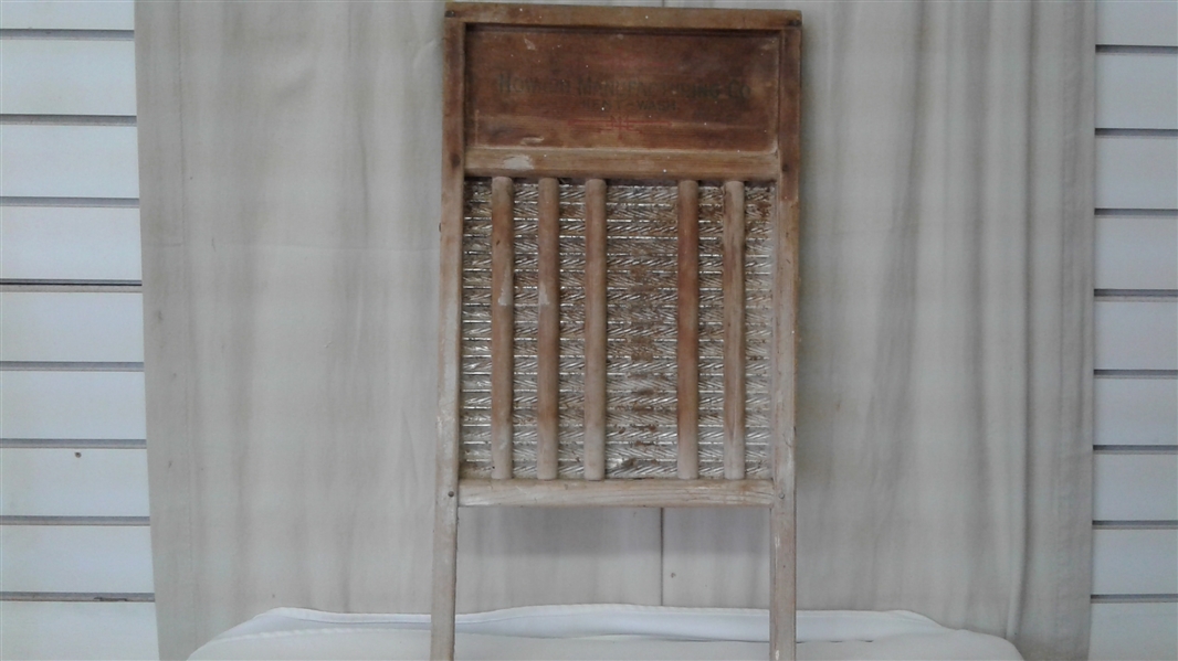VINTAGE HOWARD MANUFACTURING COMPANY WASHBOARD