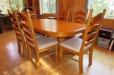 STUNNING SOLID WOOD DINING TABLE & 6 CHAIRS
