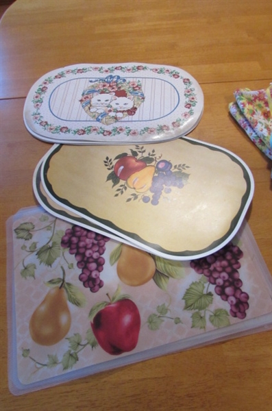 PLACEMATS, TABLECLOTHS & APRONS