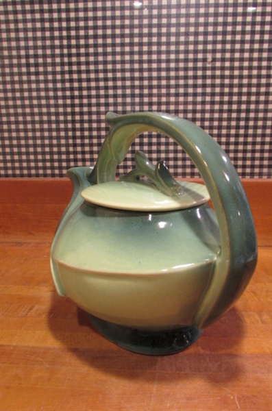 VINTAGE GREEN/YELLOW OMBRE MCCOY TEAPOT