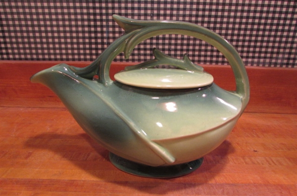 VINTAGE GREEN/YELLOW OMBRE MCCOY TEAPOT