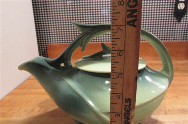 VINTAGE GREEN/YELLOW OMBRE MCCOY TEAPOT