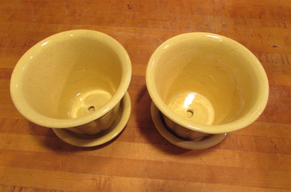 CHEERFUL YELLOW VINTAGE MCCOY POTTERY VASE & PLANTERS