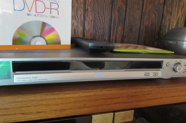 SONY CD/DVD PLAYER WITH REMOTE