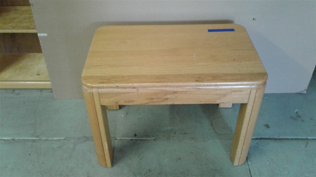 SMALL STURDY ACCENT TABLE 