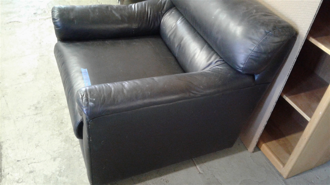 THE LEATHER FACTORY  VINTAGE LEATHER LOUNGE CHAIR