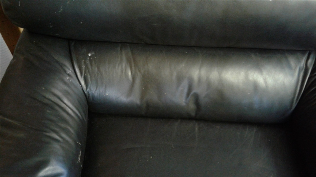 THE LEATHER FACTORY  VINTAGE LEATHER LOUNGE CHAIR