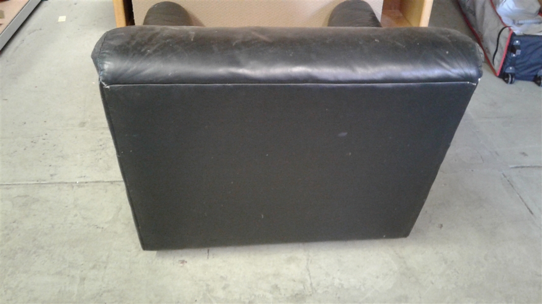 THE LEATHER FACTORY  VINTAGE LEATHER LOUNGE CHAIR