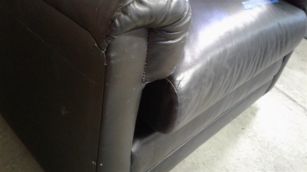 THE LEATHER FACTORY  VINTAGE LEATHER LOUNGE CHAIR