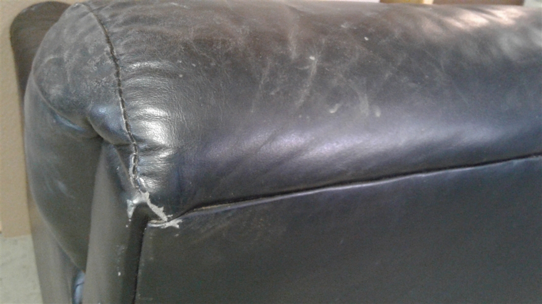 THE LEATHER FACTORY  VINTAGE LEATHER LOUNGE CHAIR