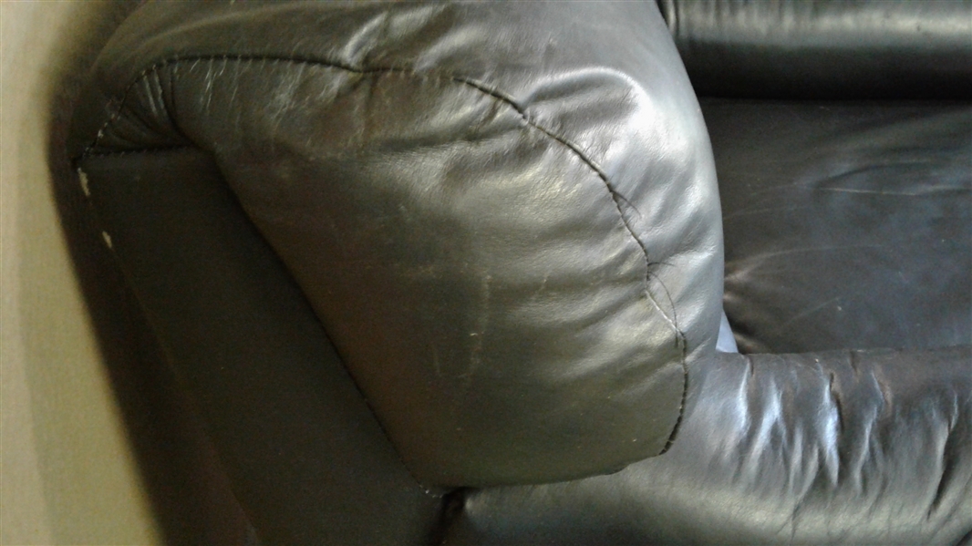 THE LEATHER FACTORY  VINTAGE LEATHER LOUNGE CHAIR