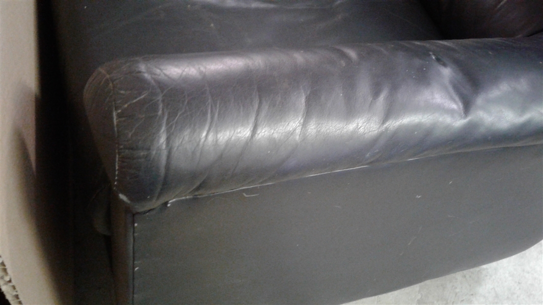 THE LEATHER FACTORY  VINTAGE LEATHER LOUNGE CHAIR