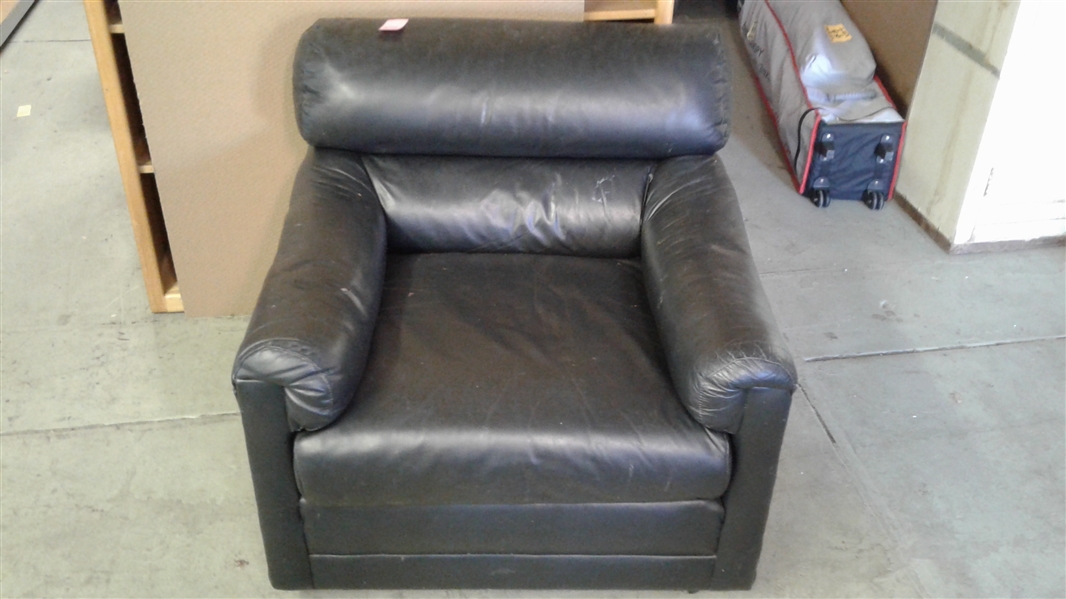 THE LEATHER FACTORY  VINTAGE LEATHER LOUNGE CHAIR