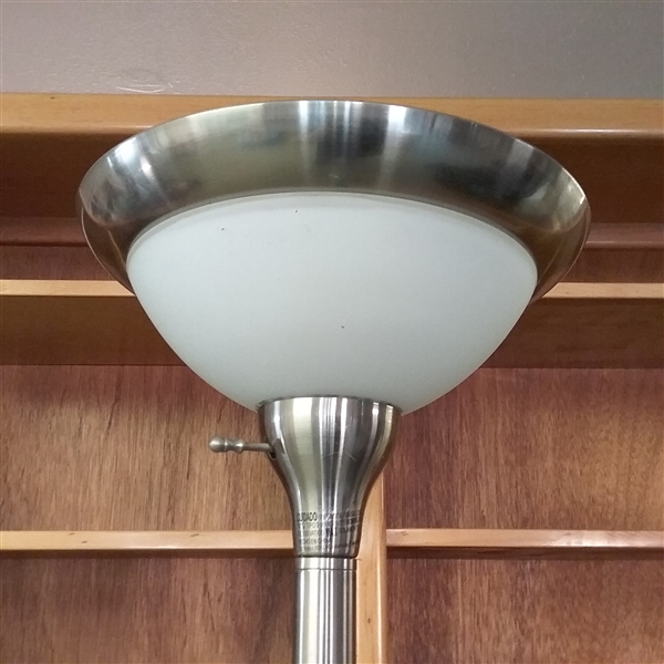 METAL FLOOR LAMP